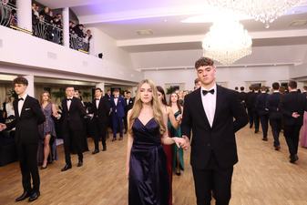 Uczniowie II LO w Wieluniu studniówkę mają już za sobą!